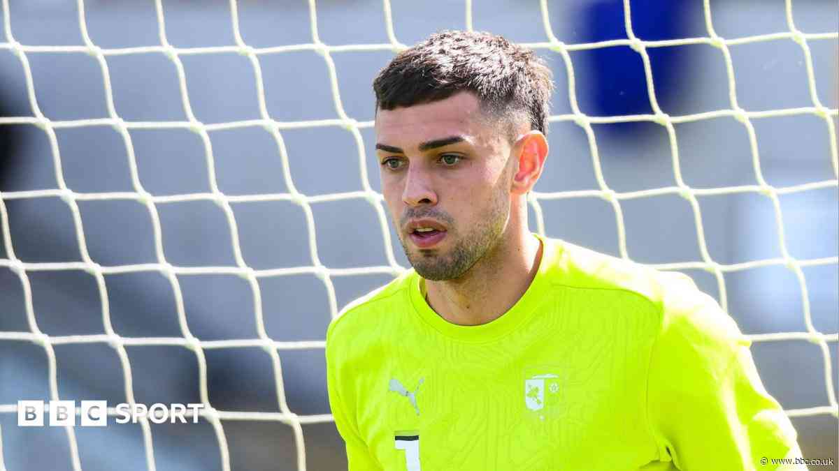 Cheltenham sign goalkeeper Stanway from Barrow
