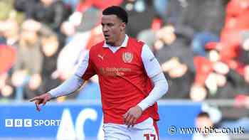 Cheltenham sign free-agent midfielder McWilliams