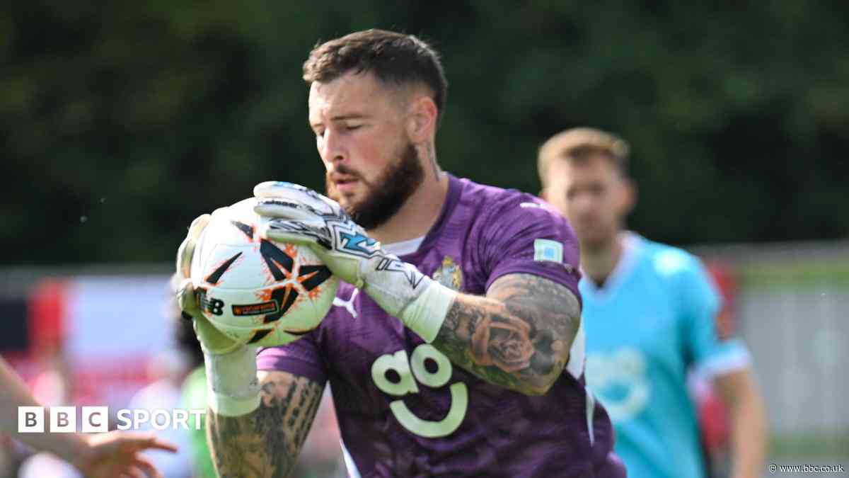 Forest Green Rovers sign goalkeeper Ross