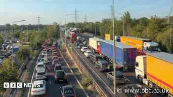 National Highways sorry for 'eight-hour' M25 waits