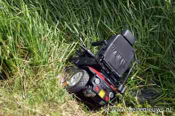 Omstanders redden man uit water na ongeluk met scootmobiel