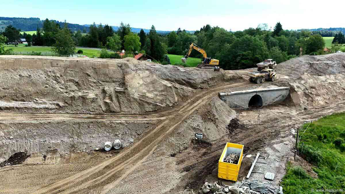Heißer Baustellensommer hat begonnen: Gesperrte Bundesstraße wird für Autofahrer zur Geduldsprobe