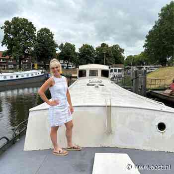 Astrid (34) woont op een oud vrachtschip in de binnenstad van Zwolle