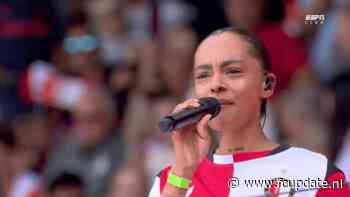 Zoë Livay staat compleet voor schut tijdens open dag Feyenoord