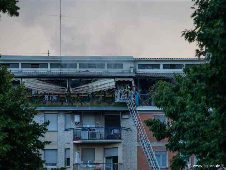 Incendio in uno stabile a Milano, morti una donna e un uomo