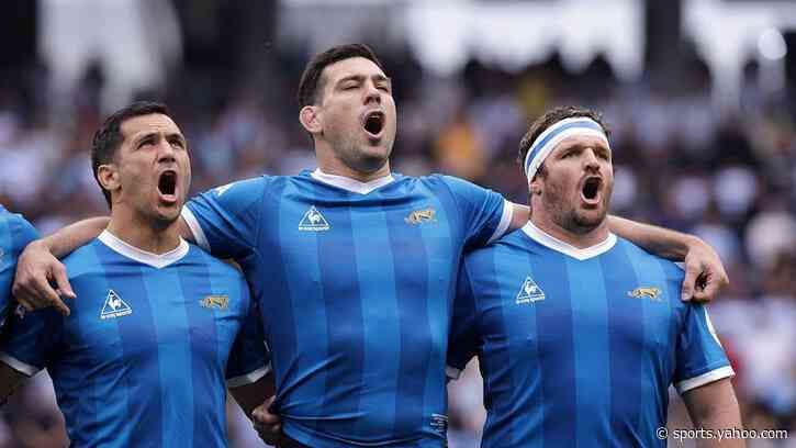Argentina wear 1986 kit replica against England