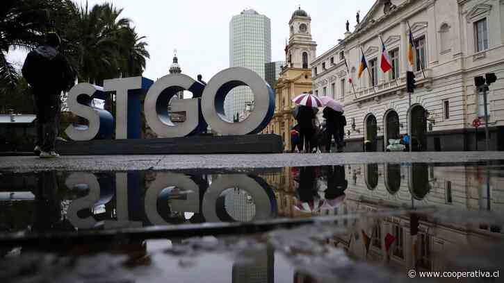 Dos personas en situación de calle fallecieron en Santiago en medio de sistema frontal