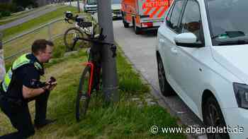 Nasenbeinbruch: Rennradfahrer rast auf Zollenspieker-Hauptdeich in Pkw