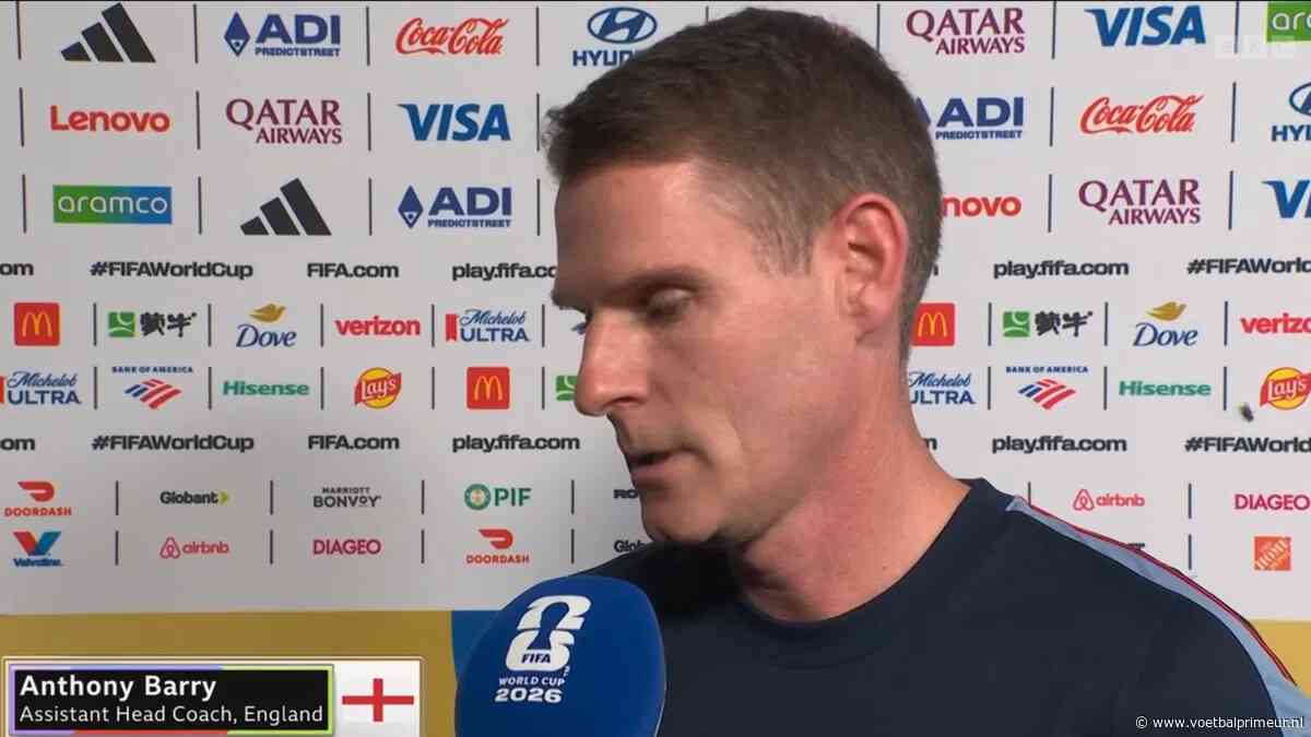 Prachtig: Engels staflid vecht tegen de tranen tijdens live-interview in rust