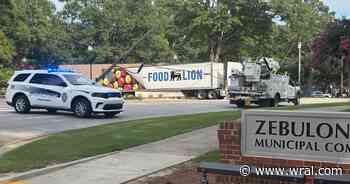 Tractor-trailer crashes into powerlines in Zebulon