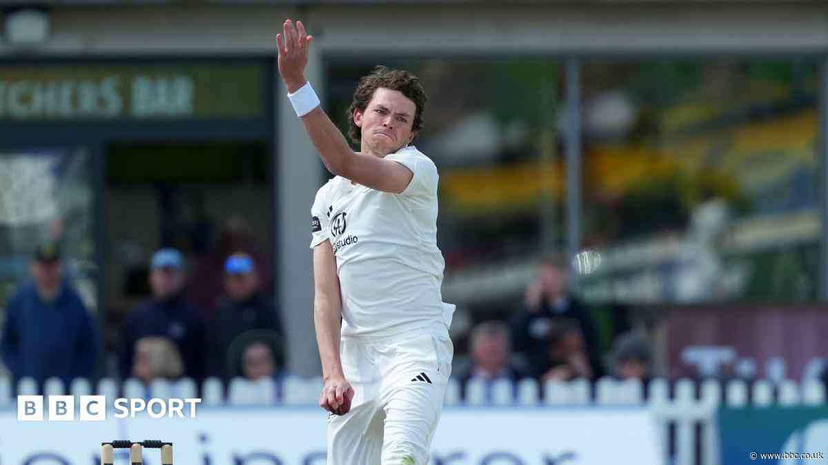 Gloucestershire seal deal for Middlesex's Brookes