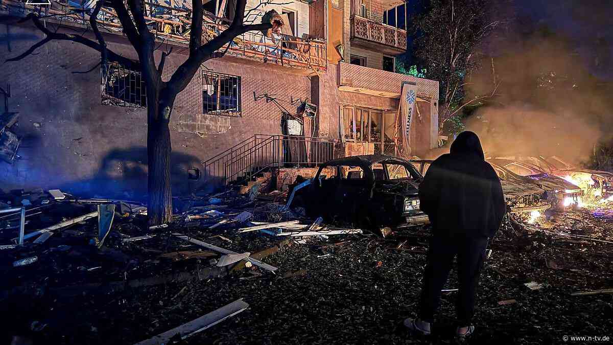 Mehrere Einschläge in der Stadt: Russland feuert mehr als 20 ballistische Raketen auf Kiew