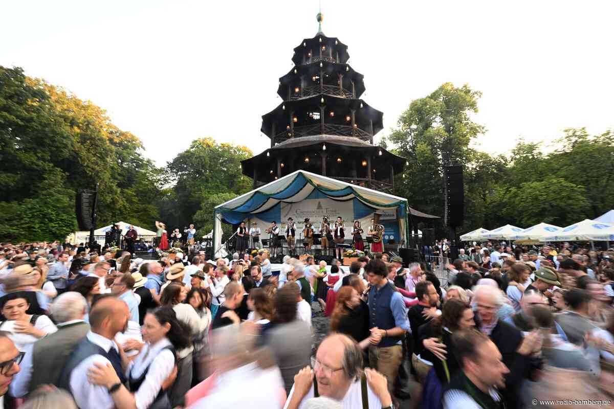 Tausende Tänzer – Was den Kocherlball besonders macht