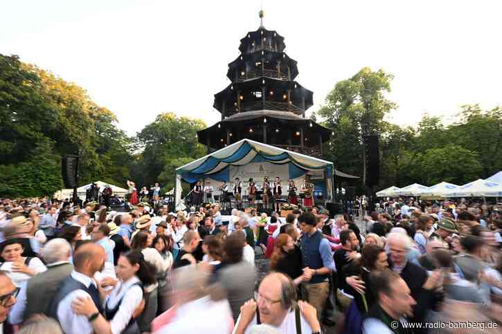 Tausende Tänzer – Was den Kocherlball besonders macht