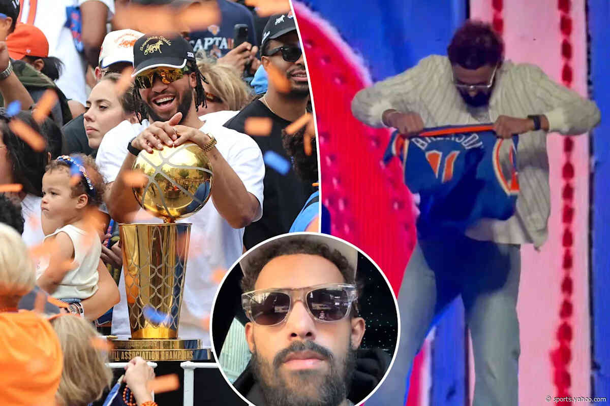 Trae Young proves he’s still a Knicks villain — with attempted  Jalen Brunson jersey rip, 2021 highlights and all