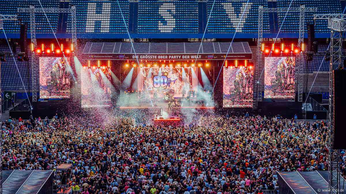 Netzhemd, Neon, Nostalgie: Wenn ein ganzes Stadion "Forever Young" ist
