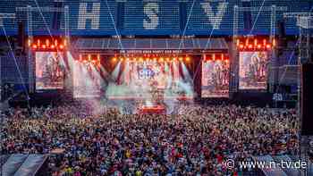 Netzhemd, Neon, Nostalgie: Wenn ein ganzes Stadion "Forever Young" ist