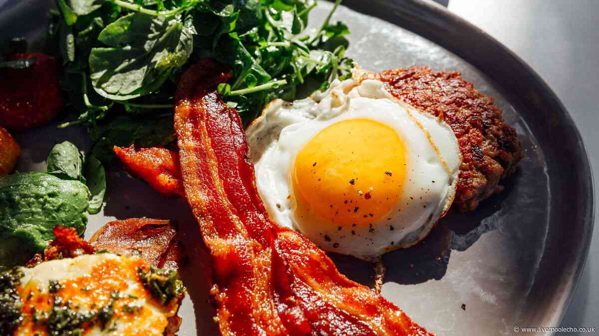 How to make 'perfect' fried eggs in just 60 seconds without a frying pan