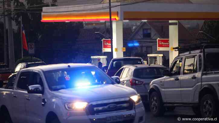 Robo a servicentro en Colina terminó con persecución y tres detenidos