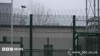 Detainee escapes immigration centre escort