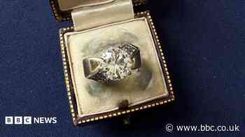 Ring bought at car boot sale for £5 valued at £15k