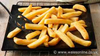 Oven chips become more delicious when coated in 1 ingredient after cooking