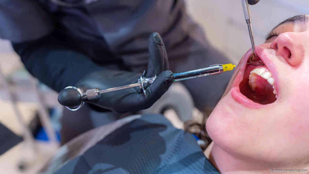 Meisje (17) gaat voor enkeloperatie naar ziekenhuis, maar wordt wakker zonder kiezen