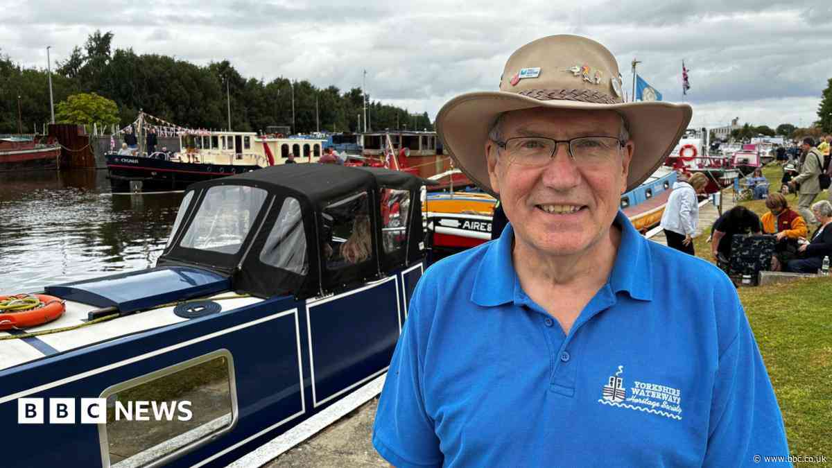 Flotilla recreates 200-year-old moment
