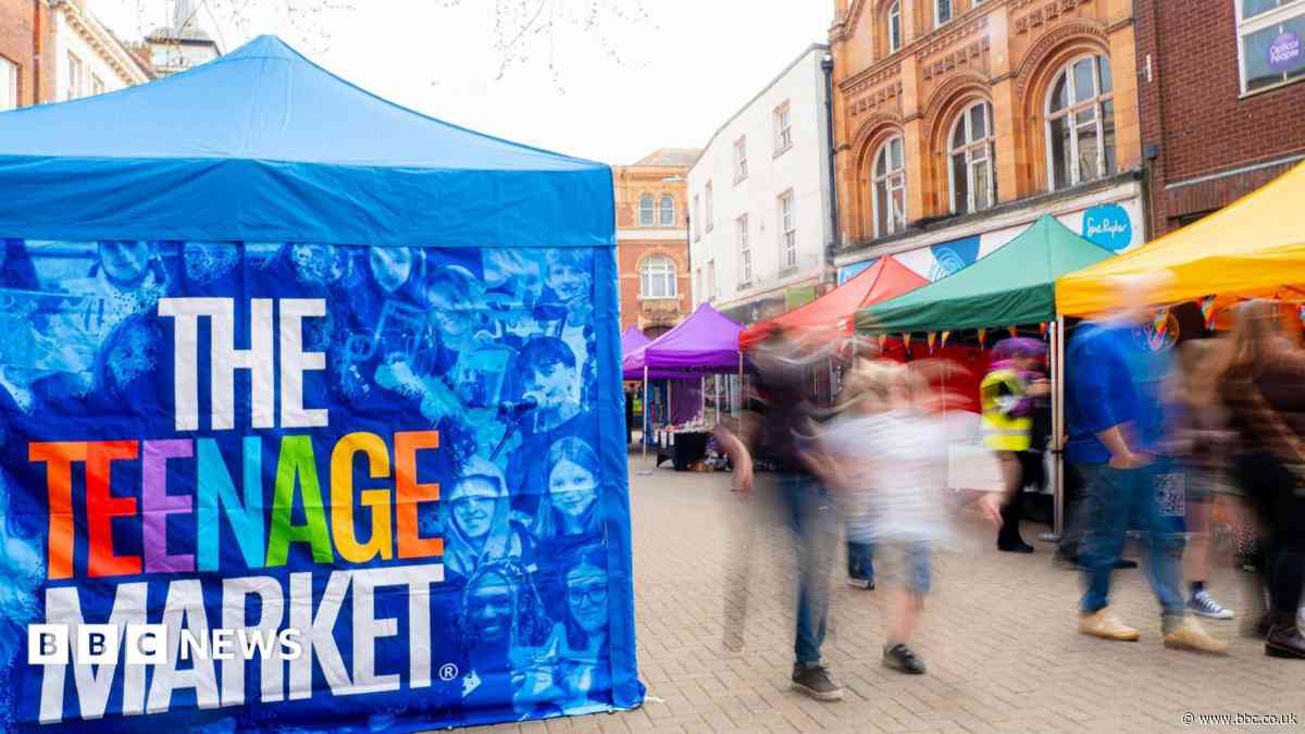 The teenagers turning to market trading