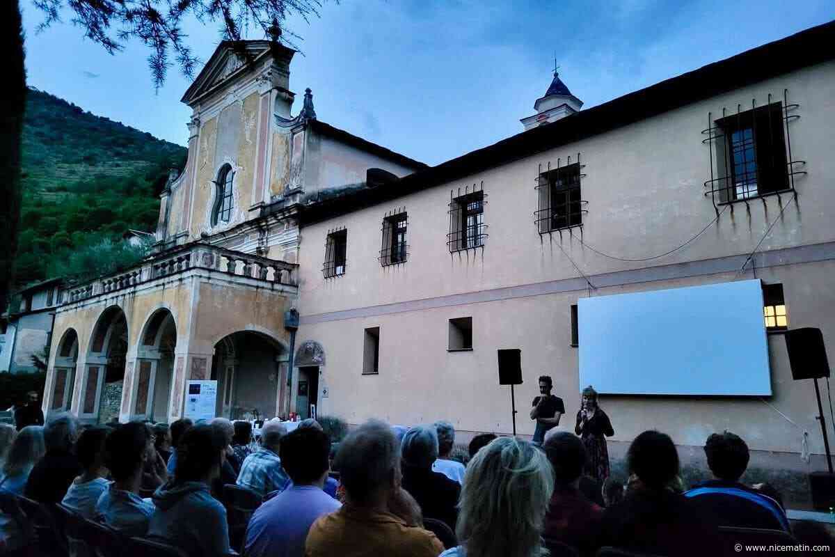 Vous aimez le cinéma et la musique ? Ce festival alliant projections et concerts en plein air dans un ancien couvent franciscain est fait pour vous