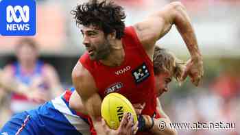 Live: Suns and Dogs locked in tense battle as Hawks skipper lashes umpiring