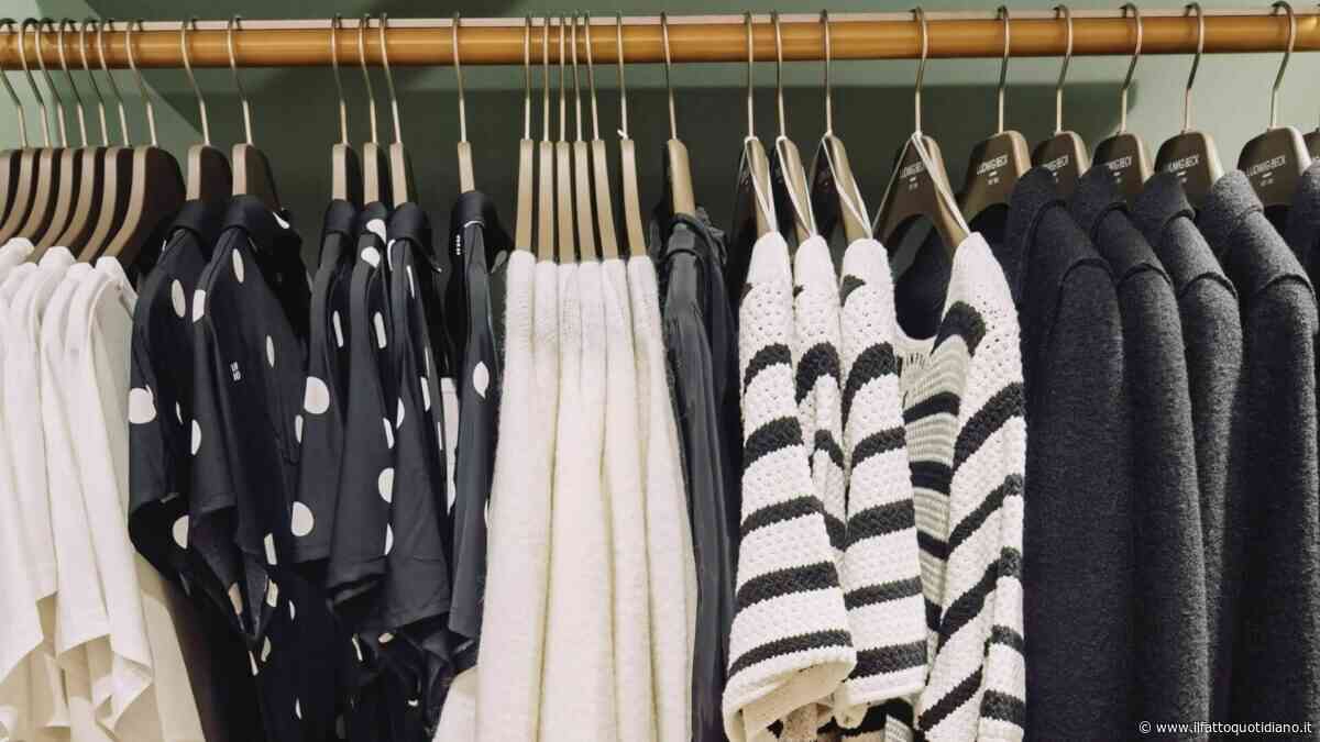 Vietato distruggere i vestiti invenduti: per le imprese del tessile scatta l’obbligo di favorire riutilizzo, riciclo o donazione