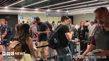 New EU border system tripling time at passport control, airport boss says