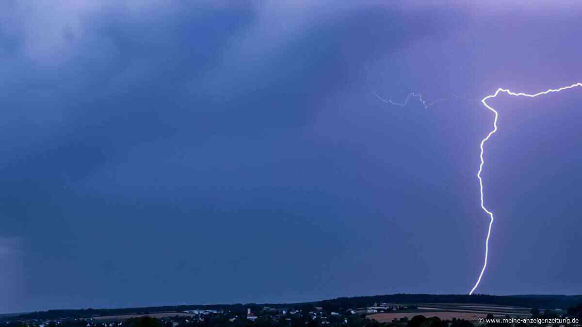 „Hagel nicht ausgeschlossen“: Starke Gewitter treffen Bayern – Warnungen in mehreren Regionen