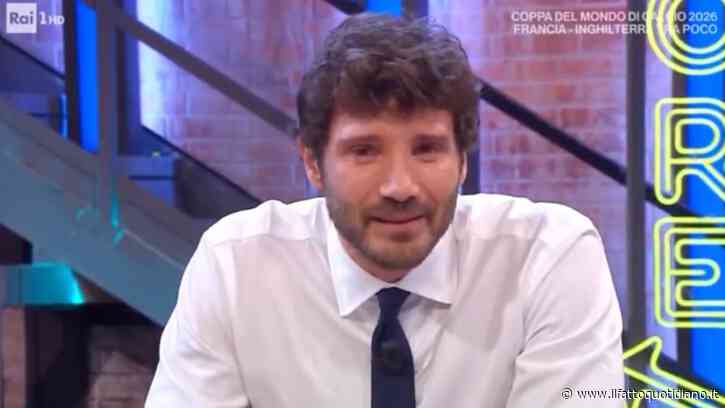 “Volevo ringraziare lui che è sempre stato con me. Ha accolto i miei amici, la mia famiglia”: Stefano De Martino si commuove ad Affari Tuoi e dice addio al Teatro delle Vittorie