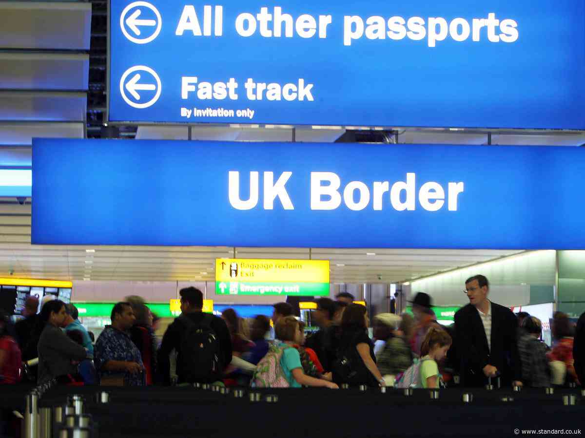 Waiting times at passport control 'being tripled by new EU border system'