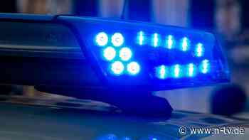 Kinder lebensgefährlich verletzt: Geisterfahrerin verursacht Frontalcrash auf A45 - zwei Tote