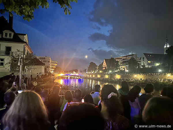 Die Donau, ein Meer an kleinen und ganz großen Licht-Effekten - die Lichter-Serenade in Ulm