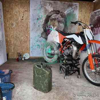 Kunstcrossen verandert motorgeweld in schilderkunst op de Zwarte Cross