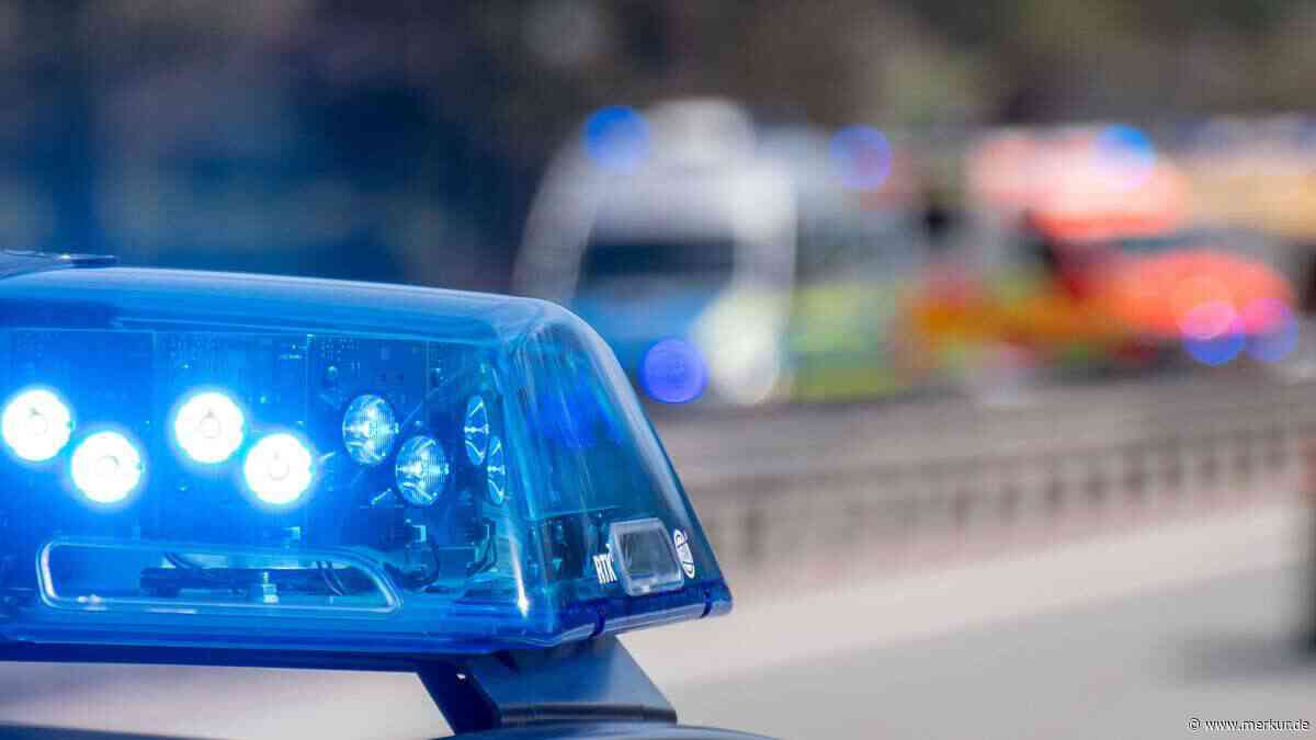 BMW-Crash beim Abbiegen: Zwei Verletzte