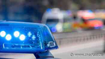 BMW-Crash beim Abbiegen: Zwei Verletzte