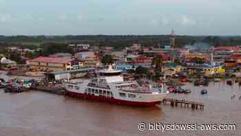 Rescataron a 53 personas luego del naufragio de un ferry en Guyana
