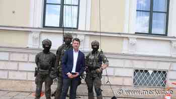 80 Jahre Bayerische Polizei: Spezialkommando beeindruckt mit riskanter Aktion am Odeonsplatz
