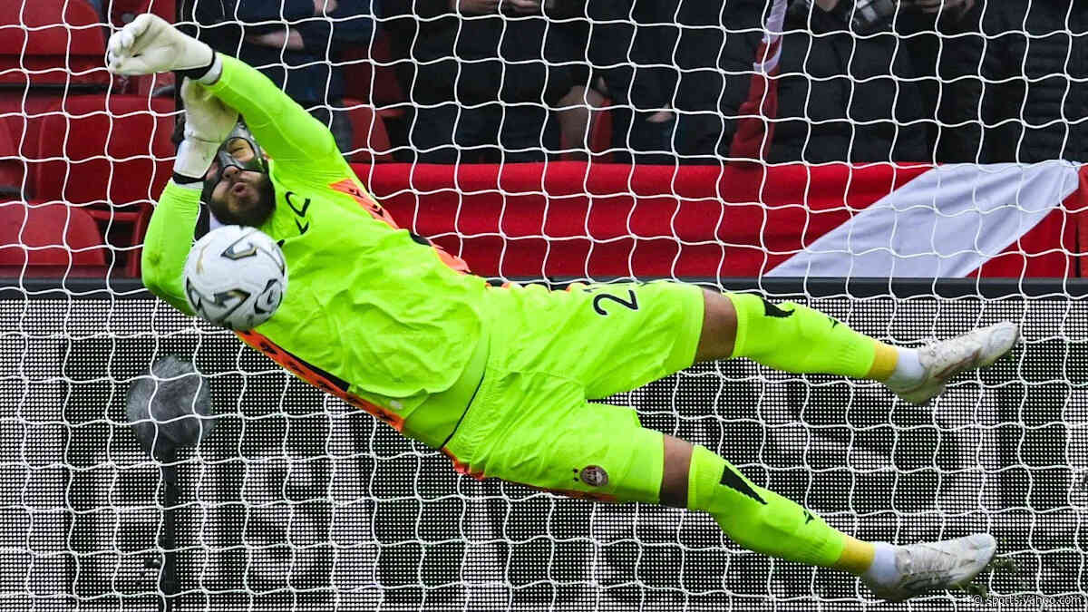 Robinson praises Muller's 'fantastic' triple save