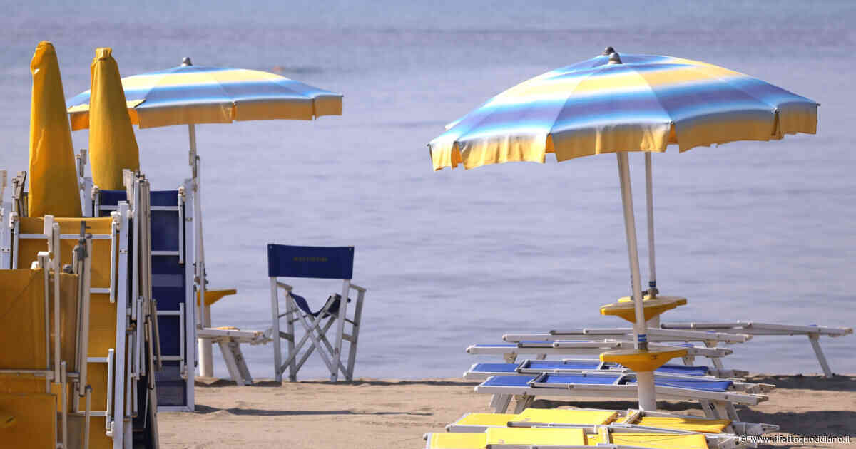 67enne muore dopo essersi tuffato in mare ad Ostia: soffriva di problemi cardiaci. La moglie sotto choc