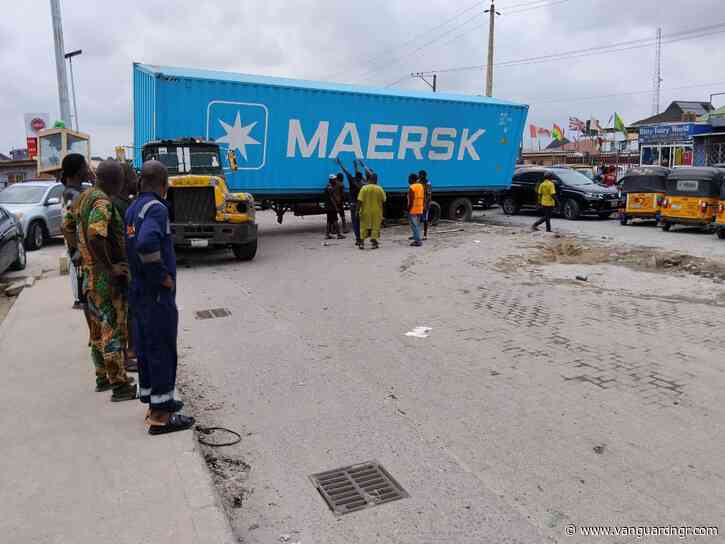 Faulty truck triggers massive gridlock on Lagos Ago road
