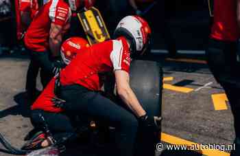 VIDEO: Hamilton rijdt Ferrari-monteur aan
