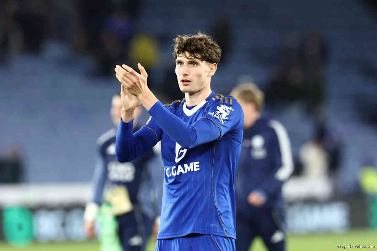 Manchester United linked with surprise move for English defender