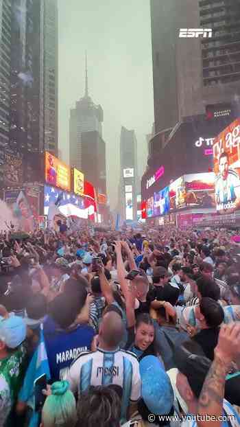 Weer of geen weer: de Argentijnen maken er een feest van op Times Square 🇦🇷🌧️