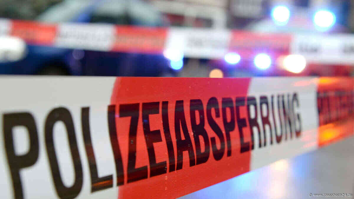 Messer-Attacke auf Dorffest in Oberbayern: Acht teils schwer Verletzte – Täter auf der Flucht